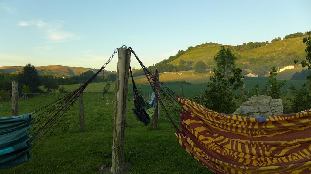 Les Fous Du Village Saint-Esteben Екстериор снимка