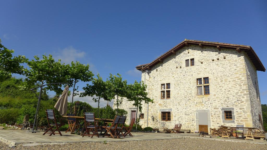 Les Fous Du Village Saint-Esteben Екстериор снимка