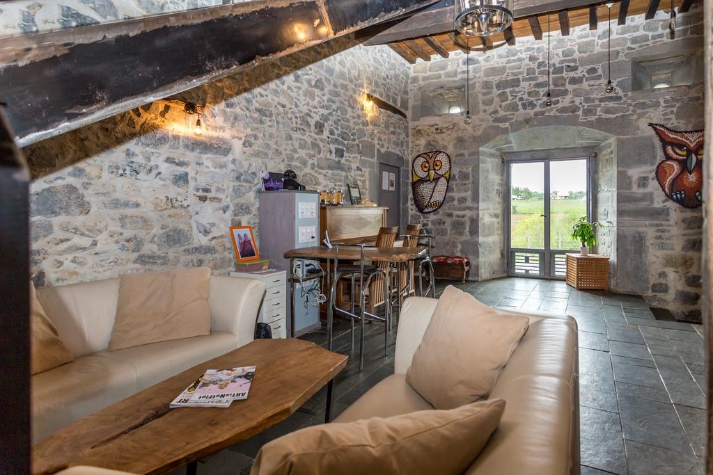 Les Fous Du Village Saint-Esteben Екстериор снимка