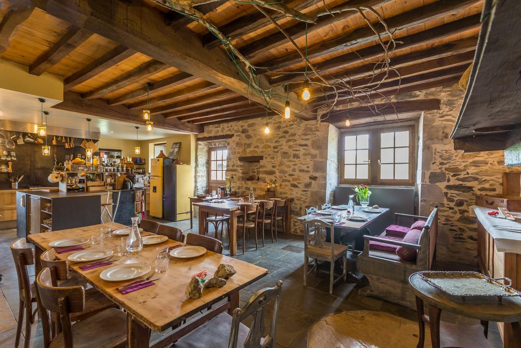 Les Fous Du Village Saint-Esteben Екстериор снимка