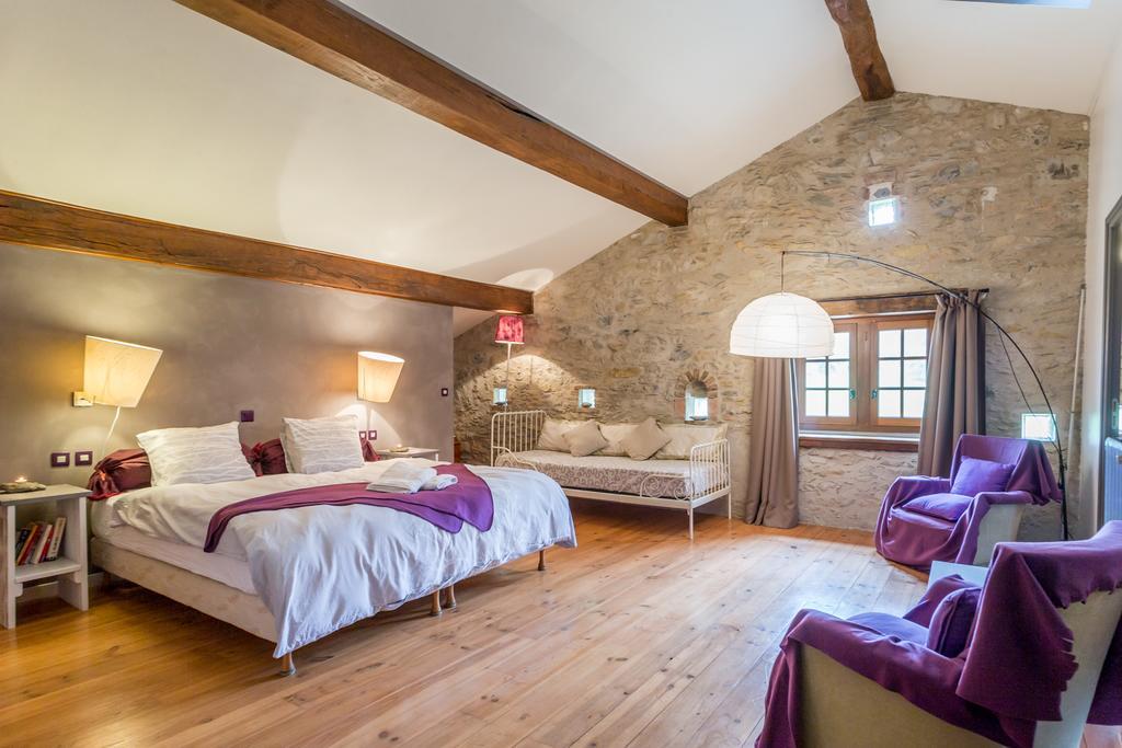 Les Fous Du Village Saint-Esteben Екстериор снимка