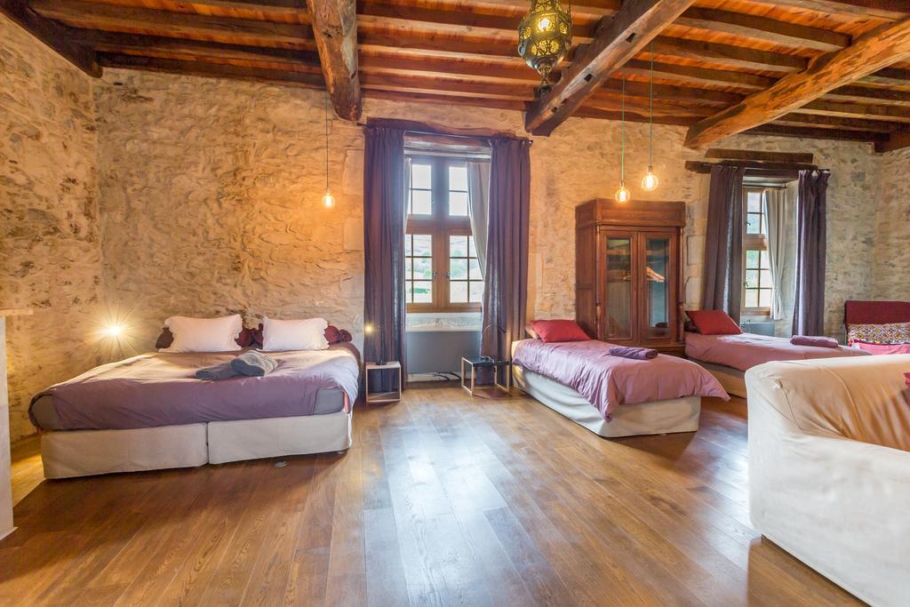 Les Fous Du Village Saint-Esteben Екстериор снимка