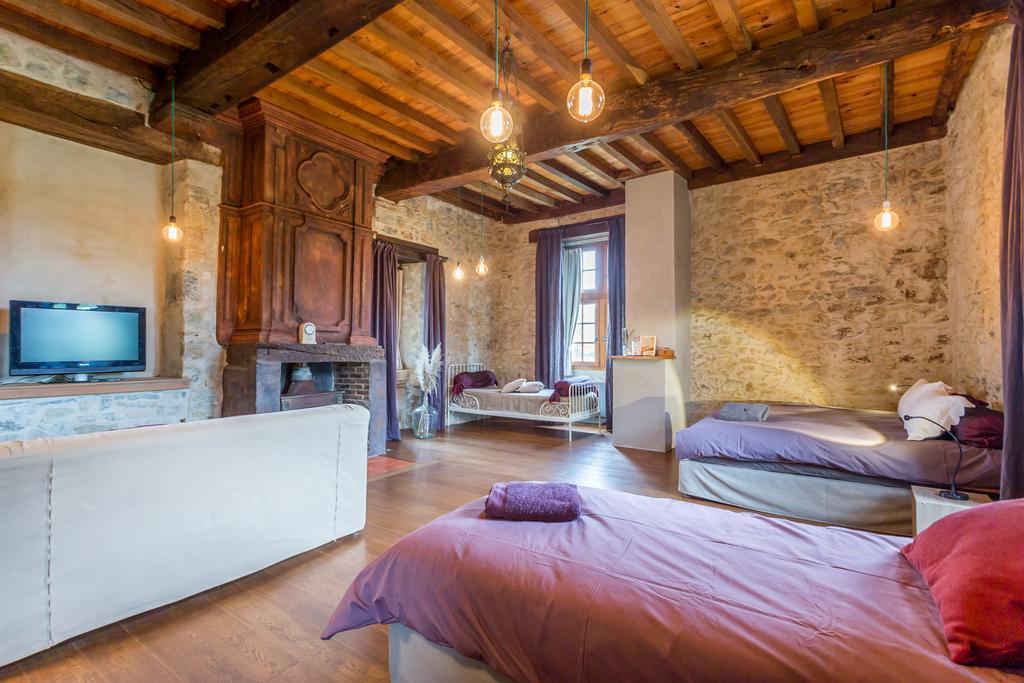 Les Fous Du Village Saint-Esteben Екстериор снимка