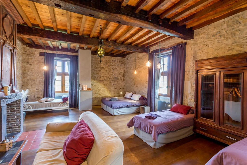 Les Fous Du Village Saint-Esteben Екстериор снимка