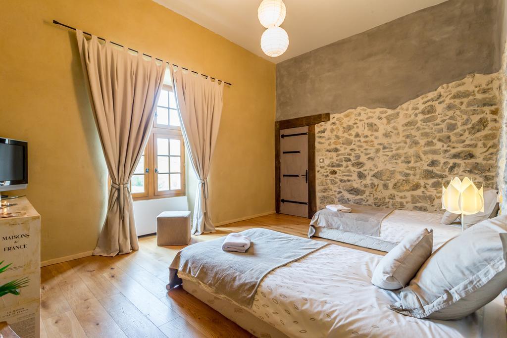 Les Fous Du Village Saint-Esteben Екстериор снимка