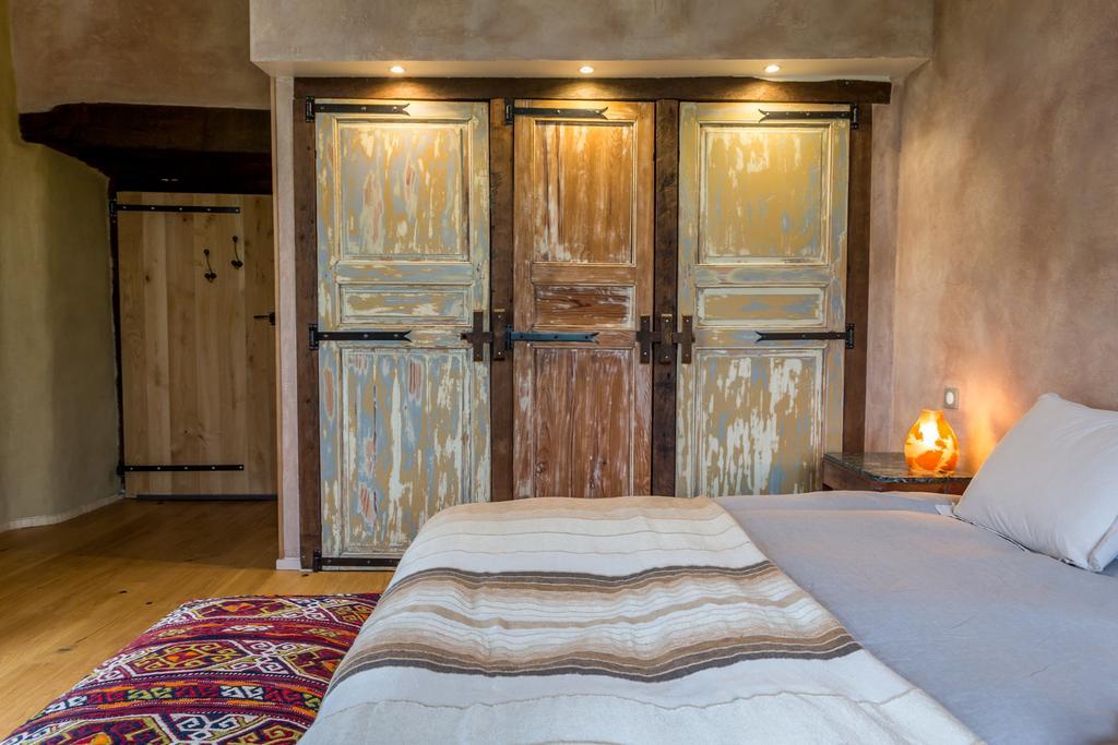 Les Fous Du Village Saint-Esteben Екстериор снимка