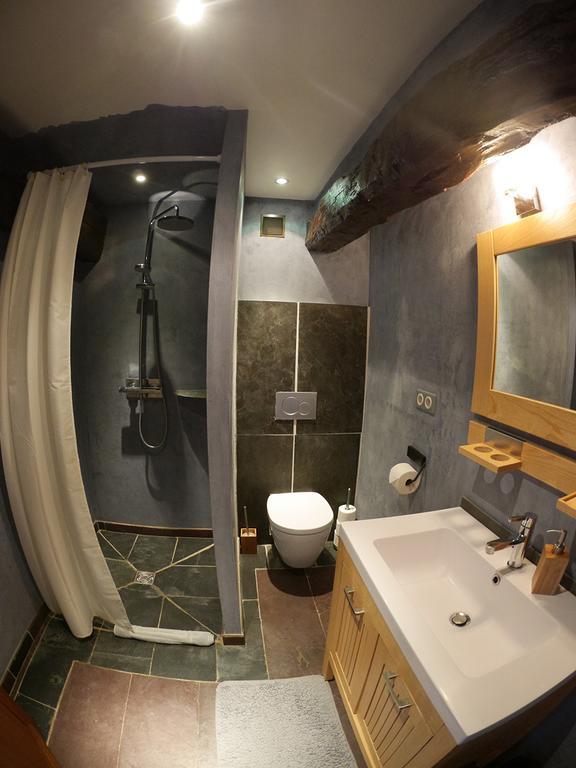 Les Fous Du Village Saint-Esteben Екстериор снимка